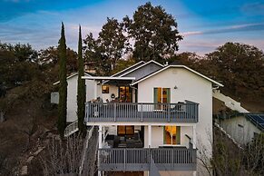 Terrace Hill Modern Paso Robles Escape Near Wineries Dining and Hot Sp