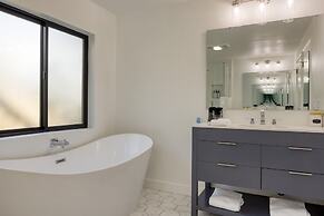 Terrace Hill Modern Paso Robles Escape Near Wineries Dining and Hot Sp