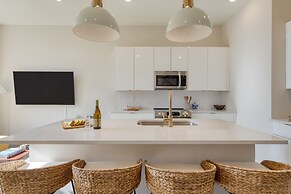 98 Degrees by Avantstay Covered Balcony Lounge Newly Built 4bdr Home