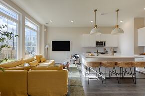 98 Degrees by Avantstay Covered Balcony Lounge Newly Built 4bdr Home