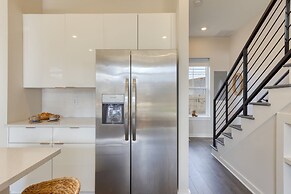 98 Degrees by Avantstay Covered Balcony Lounge Newly Built 4bdr Home