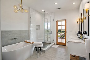 Wellsona Vineyard Retreat Pool Hot Tub Views Main Home Guest Home