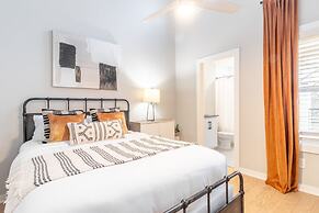 Monty by Avantstay 4bdr 4BA Balcony w Outdoor Seating 5mins to DT