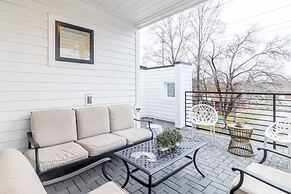 Monty by Avantstay 4bdr 4BA Balcony w Outdoor Seating 5mins to DT