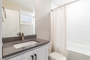 Monty by Avantstay 4bdr 4BA Balcony w Outdoor Seating 5mins to DT