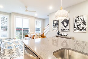 Monty by Avantstay 4bdr 4BA Balcony w Outdoor Seating 5mins to DT