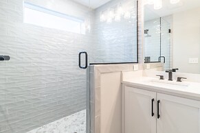 Monty by Avantstay 4bdr 4BA Balcony w Outdoor Seating 5mins to DT