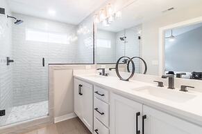 Monty by Avantstay 4bdr 4BA Balcony w Outdoor Seating 5mins to DT