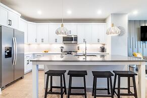 Monty by Avantstay 4bdr 4BA Balcony w Outdoor Seating 5mins to DT