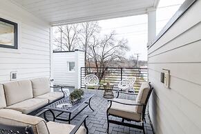 Monty by Avantstay 4bdr 4BA Balcony w Outdoor Seating 5mins to DT