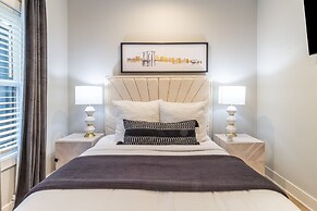 Monty by Avantstay 4bdr 4BA Balcony w Outdoor Seating 5mins to DT