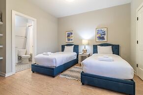 Monty by Avantstay 4bdr 4BA Balcony w Outdoor Seating 5mins to DT