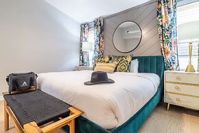 Monty by Avantstay 4bdr 4BA Balcony w Outdoor Seating 5mins to DT