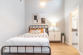 Monty by Avantstay 4bdr 4BA Balcony w Outdoor Seating 5mins to DT