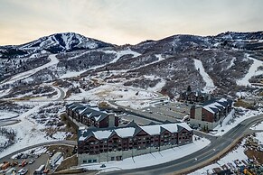 Jordanelle Sunrise Modern Condo Gondola Access Year-round Outdoor Fun