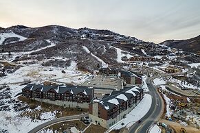 Jordanelle Sunrise Modern Condo Gondola Access Year-round Outdoor Fun