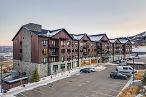 Jordanelle Sunrise Modern Condo Gondola Access Year-round Outdoor Fun