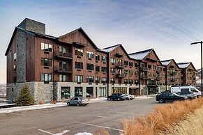 Jordanelle Sunrise Modern Condo Gondola Access Year-round Outdoor Fun