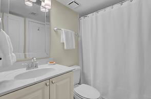 303a Shipwatch by Avantstay Ocean View Shared Pool Boardwalk to Beach