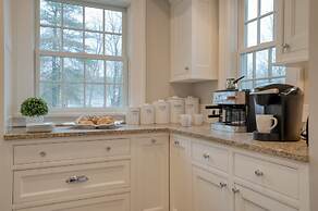 Sunny Pond by Avantstay Secluded Estate w a Private Pond Gym Movie The