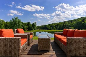 Sunny Pond by Avantstay Secluded Estate w a Private Pond Gym Movie The