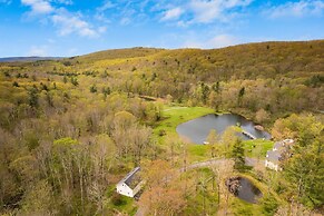 Sunny Pond by Avantstay Secluded Estate w a Private Pond Gym Movie The