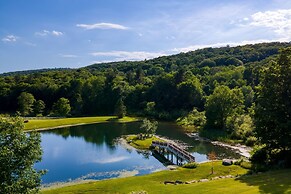 Sunny Pond by Avantstay Secluded Estate w a Private Pond Gym Movie The