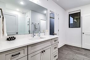 The Grove 3 by Avantstay Music Row at Your Door