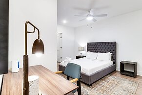 The Grove 3 by Avantstay Music Row at Your Door