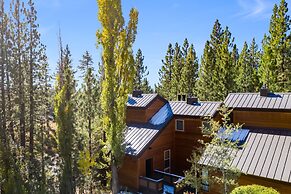 Pinegrove by Avantstay Beautiful Villas Condo Just Outside Tahoe City