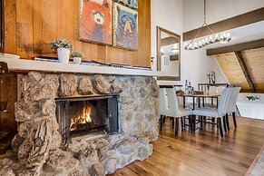 Pinegrove by Avantstay Beautiful Villas Condo Just Outside Tahoe City