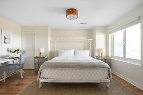 Lighthouse by Avantstay Beachfront View Home w Pool Table Ping Pong