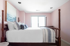 Lighthouse by Avantstay Beachfront View Home w Pool Table Ping Pong