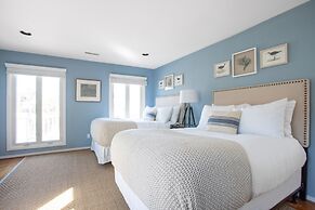 Lighthouse by Avantstay Beachfront View Home w Pool Table Ping Pong