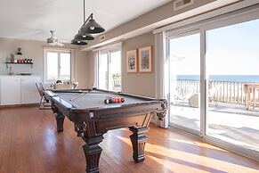 Lighthouse by Avantstay Beachfront View Home w Pool Table Ping Pong