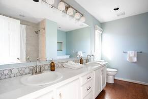 Lighthouse by Avantstay Beachfront View Home w Pool Table Ping Pong