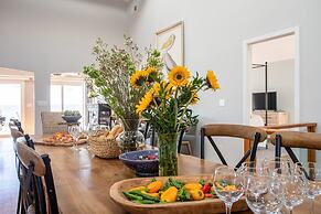 Lighthouse by Avantstay Beachfront View Home w Pool Table Ping Pong