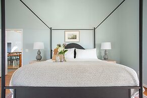 Lighthouse by Avantstay Beachfront View Home w Pool Table Ping Pong