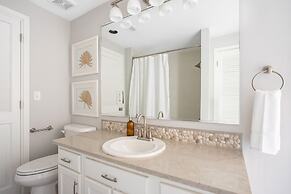 Lighthouse by Avantstay Beachfront View Home w Pool Table Ping Pong