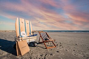 Lighthouse by Avantstay Beachfront View Home w Pool Table Ping Pong