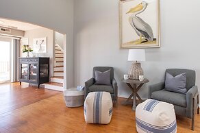 Lighthouse by Avantstay Beachfront View Home w Pool Table Ping Pong