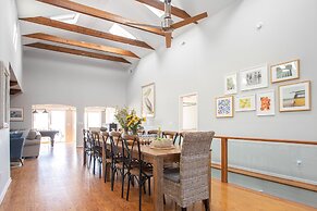 Lighthouse by Avantstay Beachfront View Home w Pool Table Ping Pong