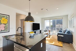 The Carter 305 by Avantstay 4BR Balcony