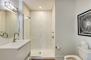 The Carter 305 by Avantstay 4BR Balcony