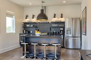 The Carter 305 by Avantstay 4BR Balcony