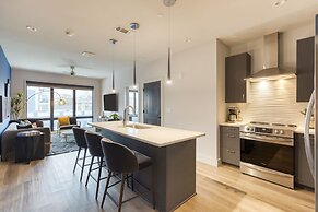 Wonderstruck Walkable Midtown Location at Odyssey Pool BBQ Fitness Roo