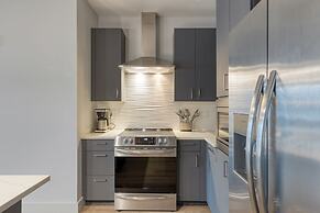 Wonderstruck Walkable Midtown Location at Odyssey Pool BBQ Fitness Roo