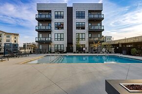 Wonderstruck Walkable Midtown Location at Odyssey Pool BBQ Fitness Roo