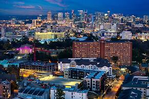 Wonderstruck Walkable Midtown Location at Odyssey Pool BBQ Fitness Roo