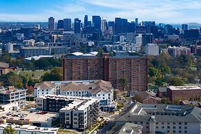 Wonderstruck Walkable Midtown Location at Odyssey Pool BBQ Fitness Roo